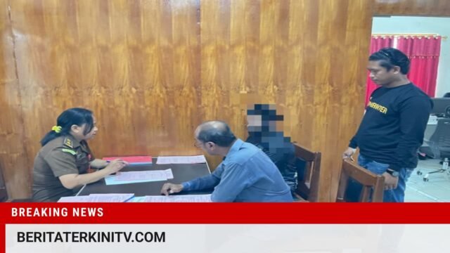 Polsek Nabire Barat Serahkan Tersangka dan Barang Bukti Kasus Pencurian dengan Kekerasan ke Kejari Nabire